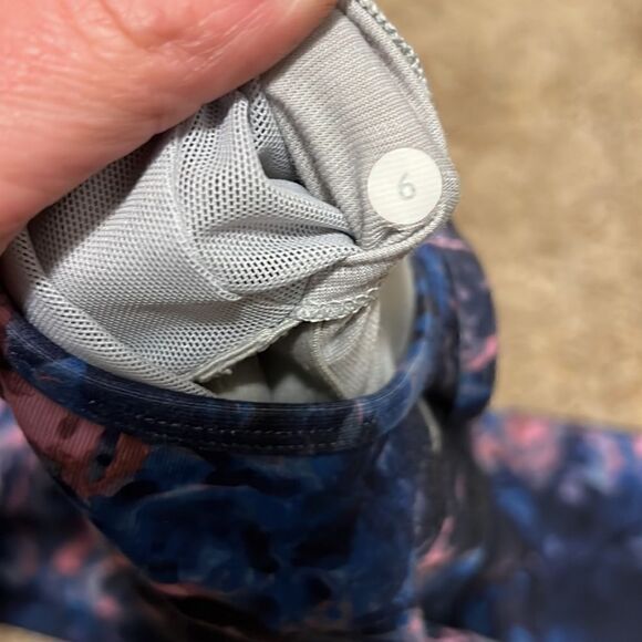 Size 6 Lululemon Power Y Tank Moody Mirage Berry - Picture 3 of 3